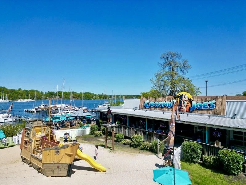 Restaurant located on the water near Pier 7 marina in the south river